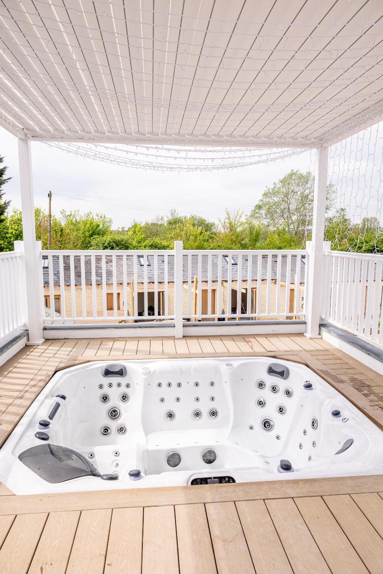 The Manor At Minstrel Court With Hot Tub Pousada *